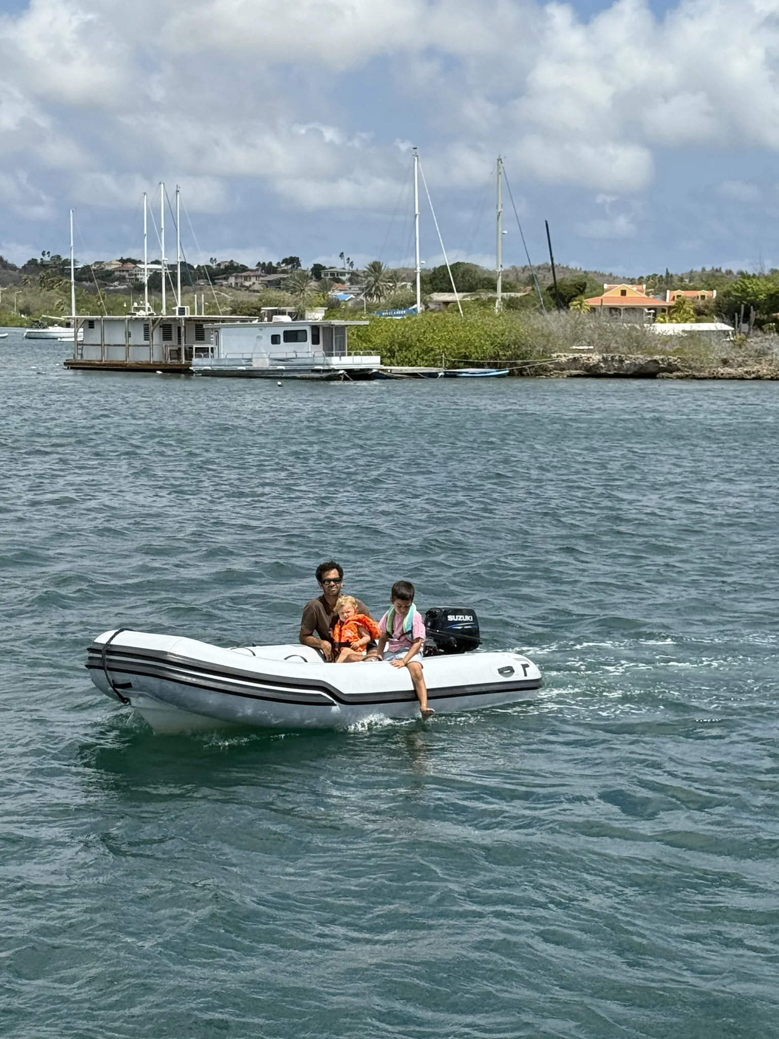 Dinghy para explorar las islas